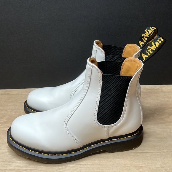 DR MARTENS 2976 YELLOW STITCH SMOOTH LEATHER CHELSEA BOOTS WHITE SIZE 7 US - Picture 5 of 11